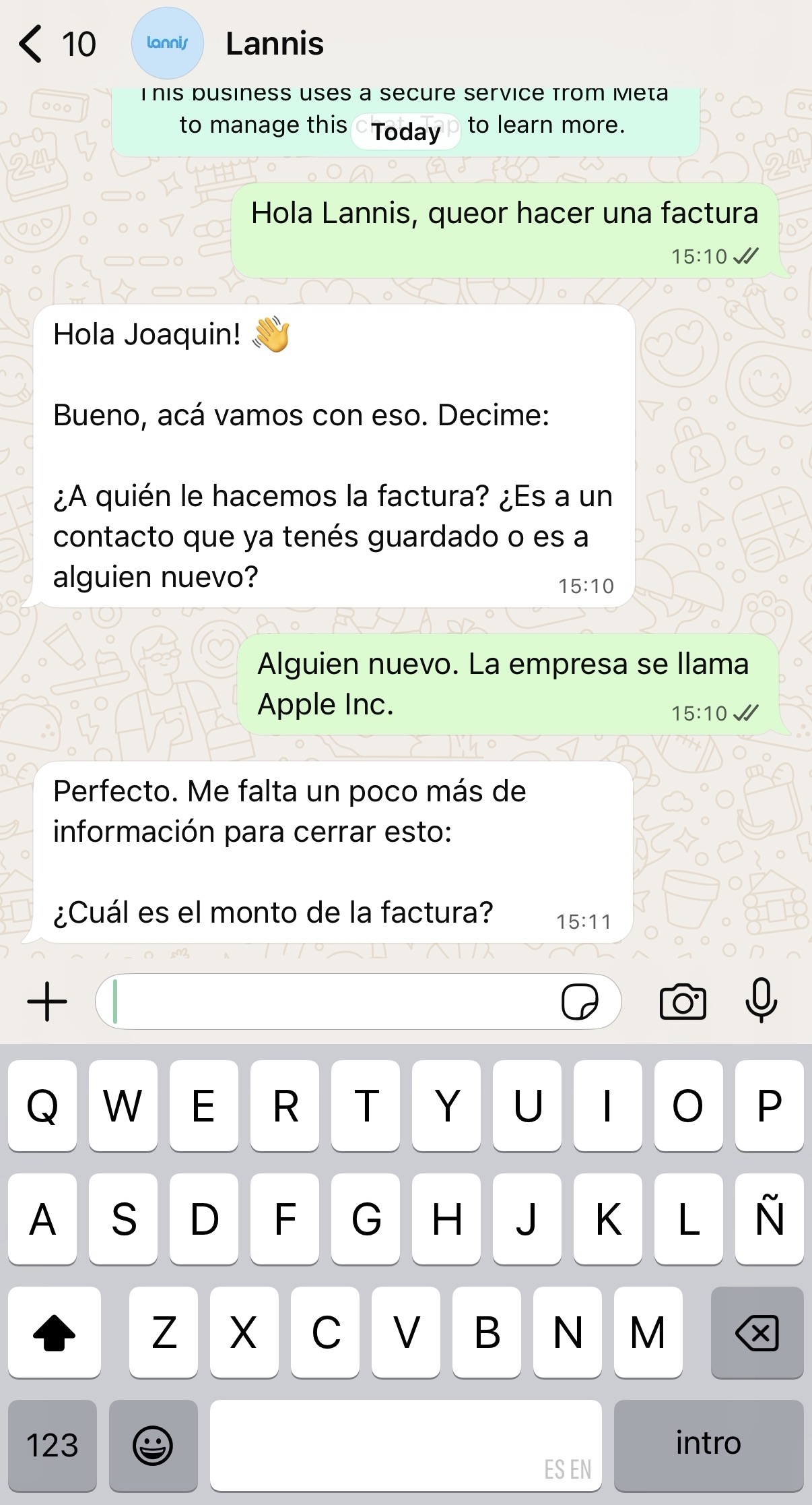 Conversación de WhatsApp generando una factura con Lannis